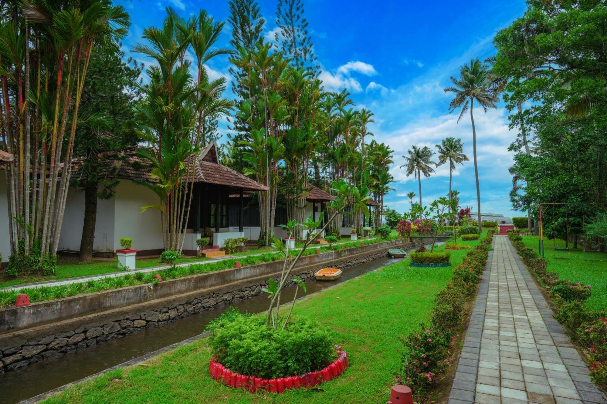 Paradise Heritage Resort Кумараком Экстерьер фото